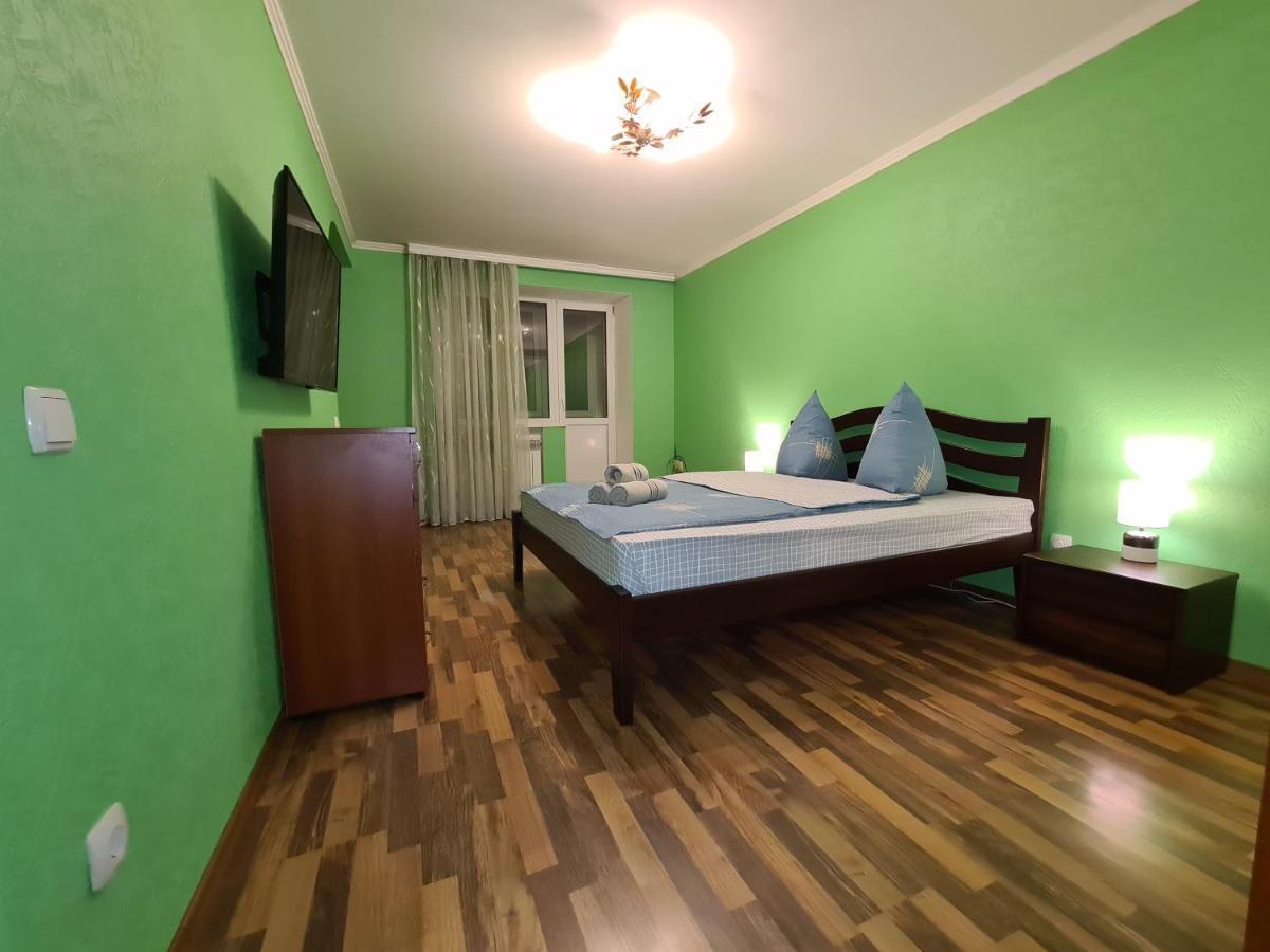 1-Room View Apartment Near Inturist On Sobornyi Avenue 143, By Grandhome Zaporizhia ภายนอก รูปภาพ