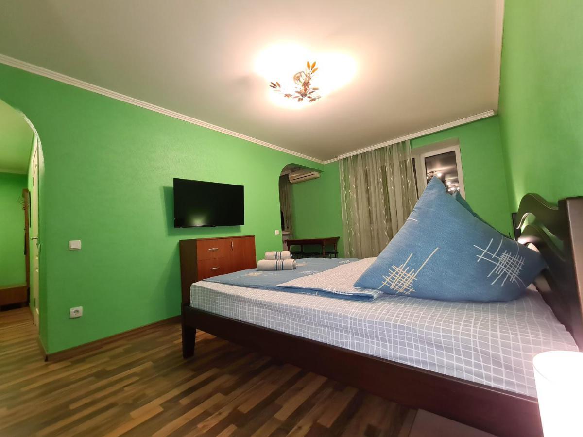 1-Room View Apartment Near Inturist On Sobornyi Avenue 143, By Grandhome Zaporizhia ภายนอก รูปภาพ