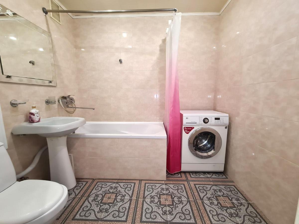 1-Room View Apartment Near Inturist On Sobornyi Avenue 143, By Grandhome Zaporizhia ภายนอก รูปภาพ